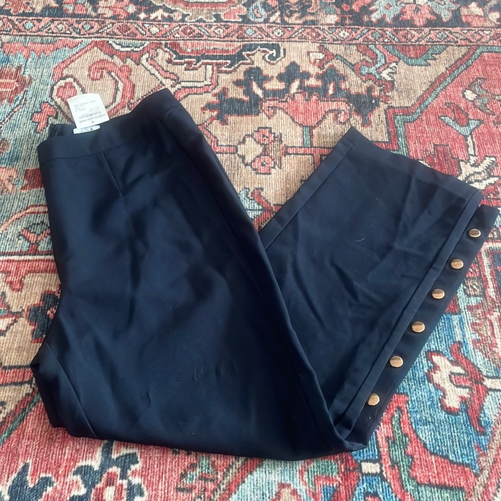 NWT navy blue cropped trousers